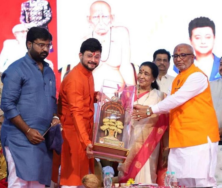 Swapnil Joshi And Asha Bhosle