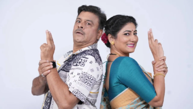From Paru to Pakistan: Vijay Patwardhan and Mugdha Karnik Reunite for Bharat Dabholkar’s Marathi Debut 31 Paru pair