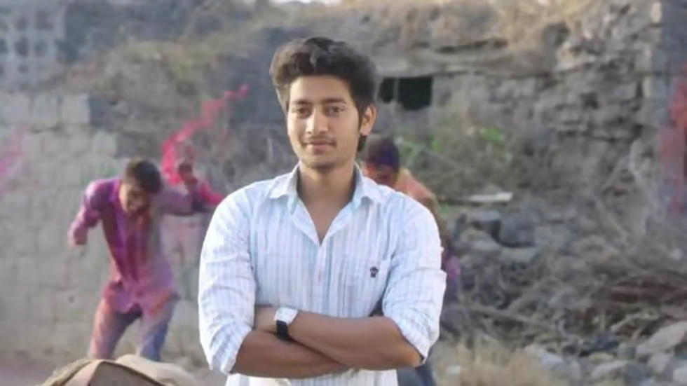 Sairat Fame Akash Thosar Sparks Buzz on Social Media with Romantic Scenes; Netizens Share Hilarious Reactions 10 Sairat actor