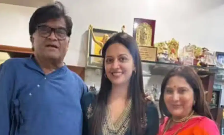 Inside Veteran Actor Ashok Saraf’s Home and Its Iconic Ashi Hi Banava Banavi Nameplate 1 asok saraf